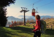 51 Scendiamo per un tratto dalla pista accanto alla bidonvia che sale da Aviatico